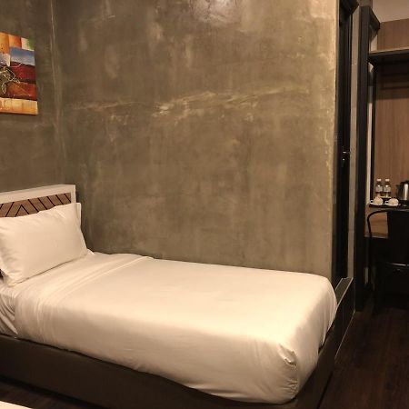 K Boutique Hotel Телук Интан Екстериор снимка