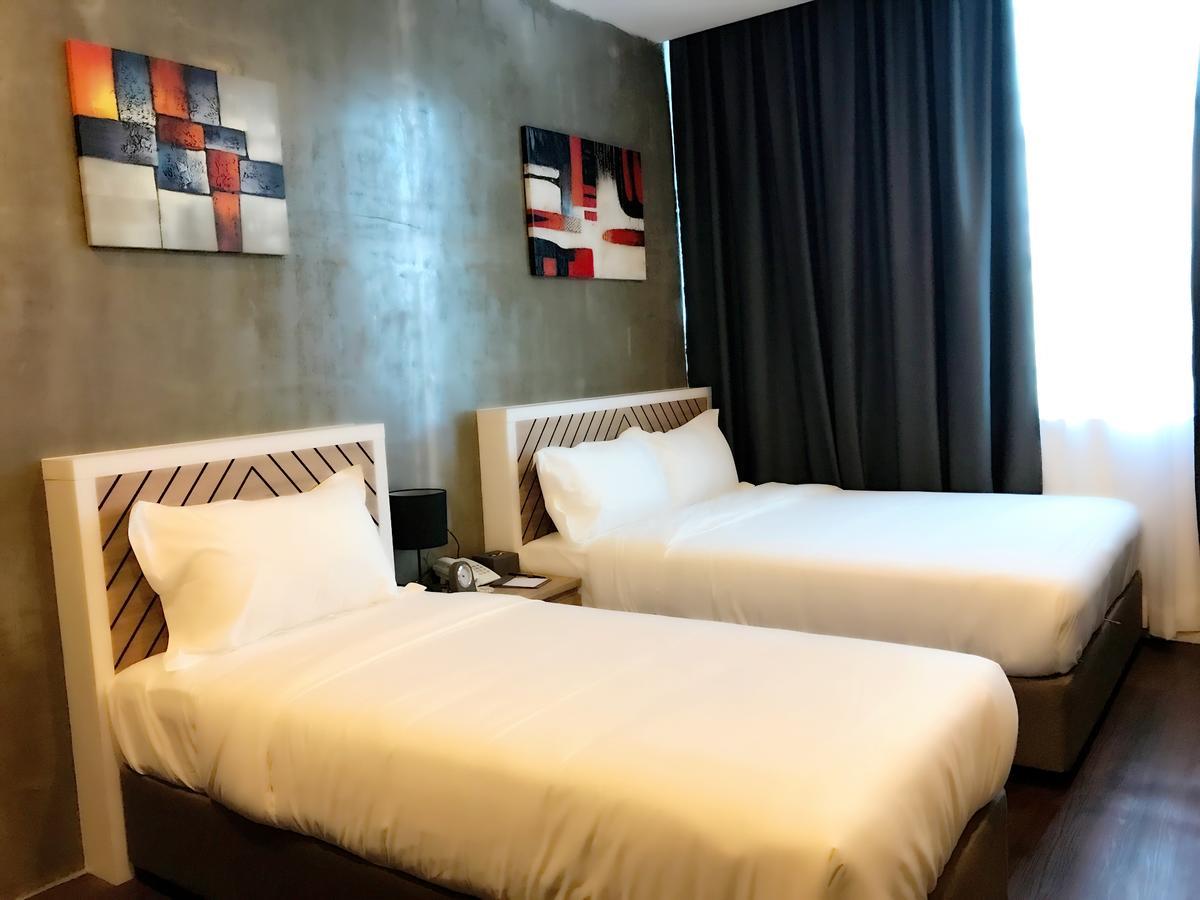 K Boutique Hotel Телук Интан Екстериор снимка