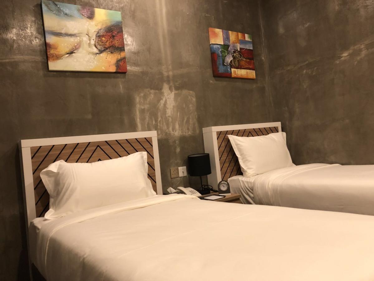 K Boutique Hotel Телук Интан Екстериор снимка